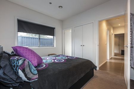 NEAT 3 BEDROOM TOWNHOUSE - Photo 3