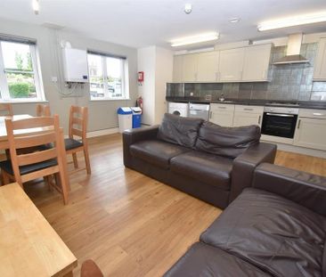 5 bedroom flat to rent - Photo 1