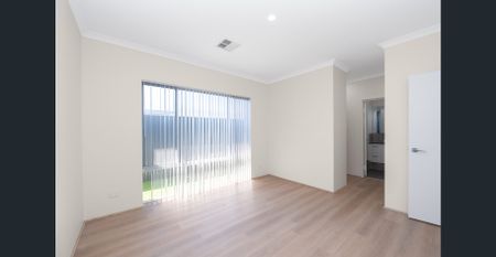 WALK TO IGA AND OTHER SPECIALTY SHOPS. 3 TO CHOOSE FROM - Photo 2