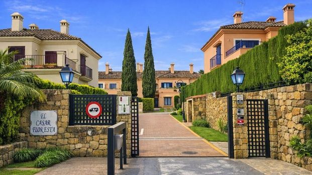 Alquiler de chalet adosado en Sotogrande Costa - Photo 1