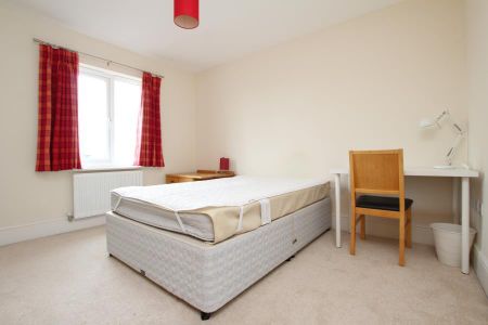 5 bedroom semi-detached house to rent - Photo 4