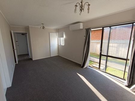 2 bedroom in Kilbirnie - Photo 2