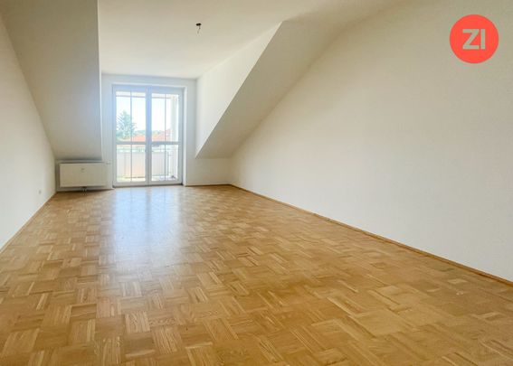 Geförderte 3- Zimmer Dachgeschoss-Wohnung inkl. Loggia und Stellplatz! Einbau einer Küche möglich - Foto 1