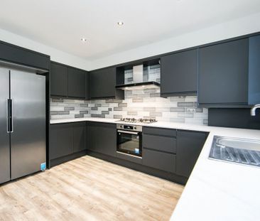 Hessle View, Hyde Park, Leeds - Photo 1