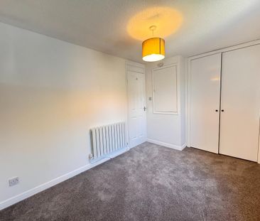 3 bedroom semi-detached villa to rent - Photo 5