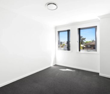 Neat and tidy 3 Bedroom Townhouse - Photo 2