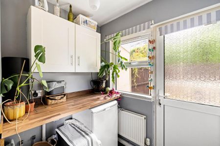 3 bedroom end of terrace house to rent - Photo 3
