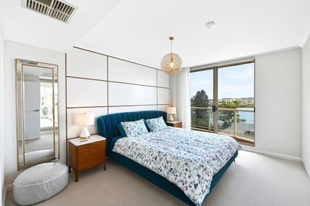 Stylish 3 Bedroom Sub Penthouse - Breathtaking Waterviews - Photo 3