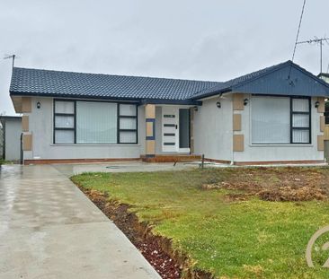 Newly Renovated Family Home in the Heart of Smithfield! - WATER INC! - Photo 5