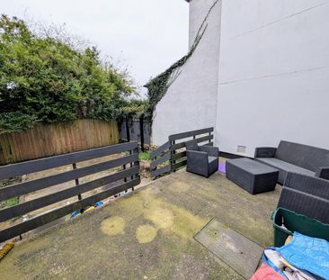 A 3 Bedroom Terraced - Photo 4