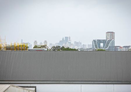 Sophisticated and Stylish Two Bedroom Apartment - Photo 5