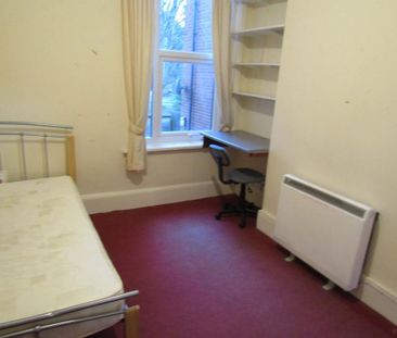 6 bedroom terraced house to rent - Photo 3