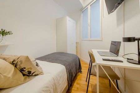 Calle de Fernán González, Madrid, Community of Madrid 28009 - Photo 2