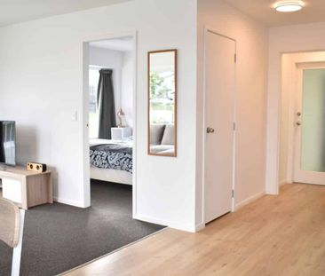 Spacious, Light-Filled Furnished Apartment - Photo 4