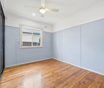 Stylishly Renovated Family Home in Prime Cambridge Park Location - Photo 4