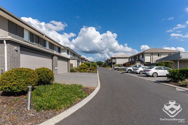 3 Bedroom in a Quiet Complex - close to all amenitiese - Photo 1