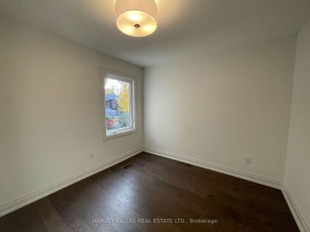 Semi-Detached Home For Lease | C8135190 - Photo 3