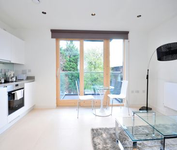 Studio Flat, Binnacle House, E1W - Photo 1