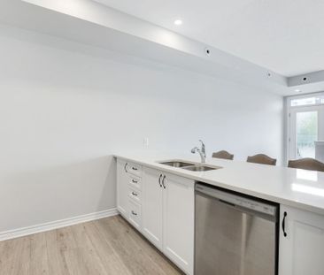 For Lease - 816 Mikinak Road, Manor Park - Cardinal Glen and Area, ... - Photo 6