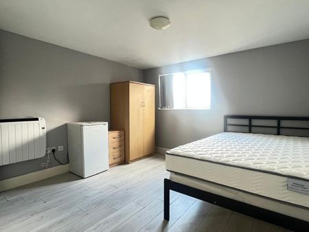 1 bedroom house of multiple occupation to rent - Photo 3