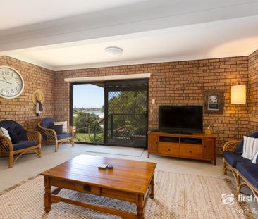 Fully Furnished Family Home - Photo 2