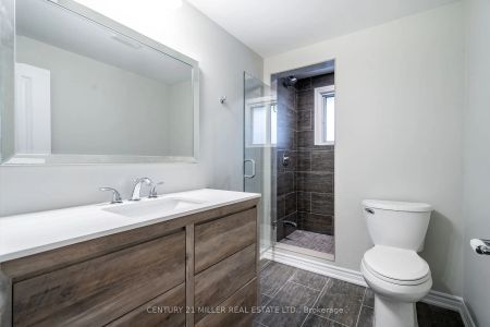 Detached Home For Lease | W9254638 - Photo 5