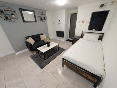 Studio Flat, Birch Polygon, M14 - Photo 2