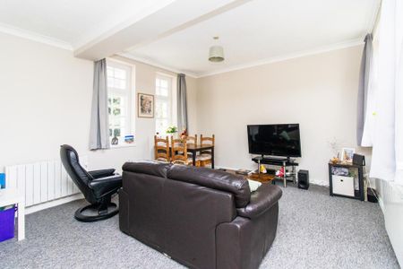 2 bedroom terraced house to rent - Photo 2