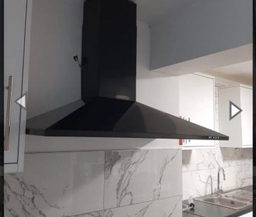 5 bedroom semi-detached house to rent - Photo 4