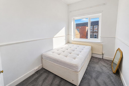 4 bedroom terraced house to rent - Photo 5