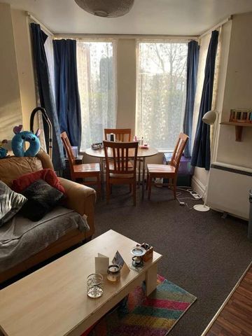 Portland House Grosvenor Road, SO17 - Photo 3