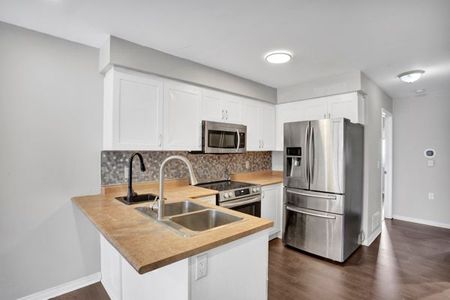 For Lease - 58 Avenue Street Unit# Upper, Oshawa, Ontario - Photo 2