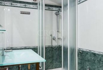 Trastevere: Furnished, modern 2 Bedroom, 2 bath, spacious living room, brgiht, silent, air conditioning. Located in beautiful private complex. #1168