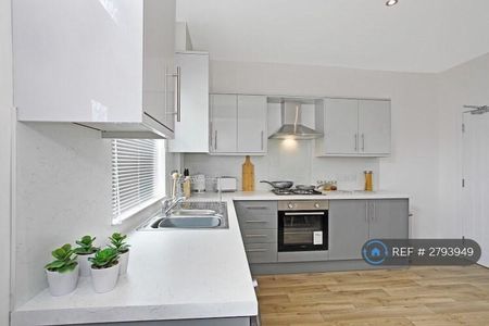 1 bedroom in a house share to rent - Photo 5