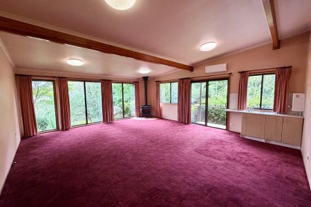 Tranquil Wentworth Falls Retreat with Studio & Garden Surround! - Photo 2