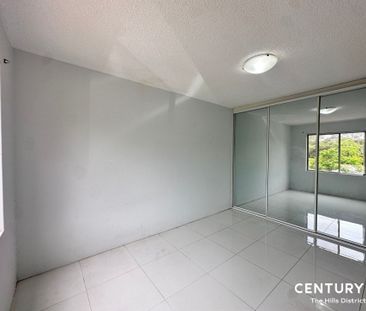 Spacious 2 Bedroom Unit in Prime Location - Photo 3