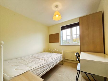 Nightingale Shott, Egham, Surrey, TW20 9SX - Photo 5