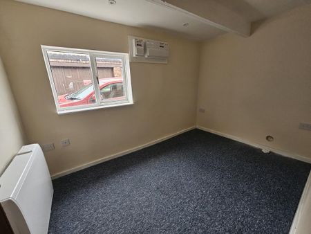 2 bedroom semi-detached house to rent - Photo 4
