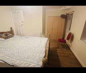 2 Bed Semi-Detached House, Morse Road, M40 - Photo 5