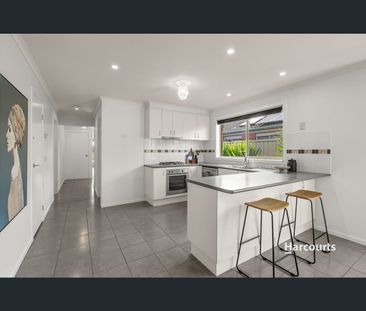 26 Sandalwood Drive, Pakenham, Vic 3810 - Photo 2