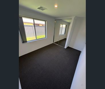 Spacious Home! - Photo 3