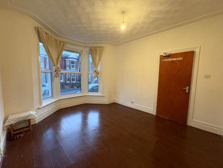 6 bedroom semi-detached house to rent - Photo 3