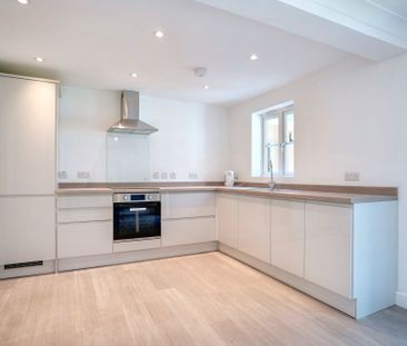3 bed detached house to rent in Freshland Road, Maidstone, ME16 - Photo 3