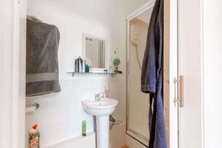 5 bedroom flat share to rent - Photo 3