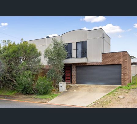 42 Keck St, Flora Hill, Vic 3550 - Photo 1