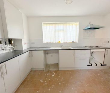 Semi Detached House - Photo 1