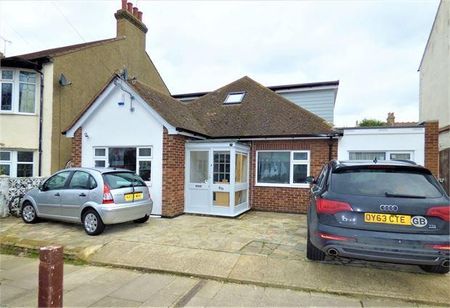 1 bedroom ground floor flat to rent - Photo 3