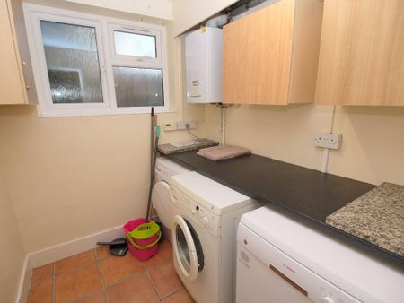 4 bedroom semi-detached house to rent - Photo 3