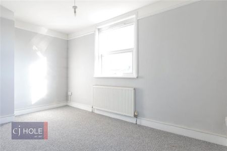 4 bedroom semi-detached house to rent - Photo 5