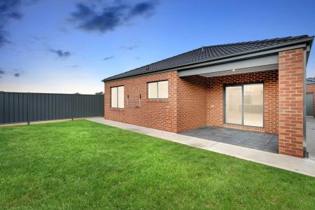 Elegant Family Living in a Prime Wollert Location - Photo 3